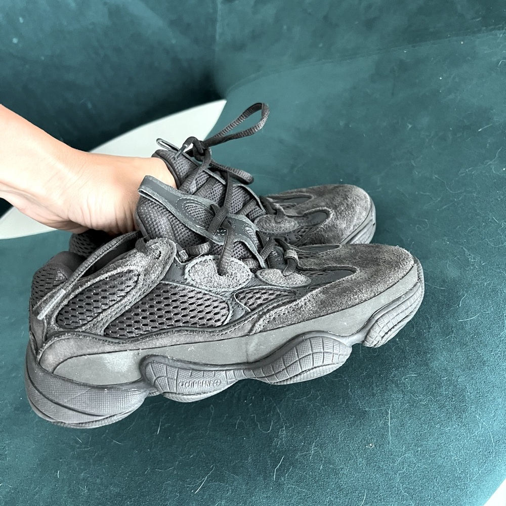 Great condition Yeezy 500 sneakers in black